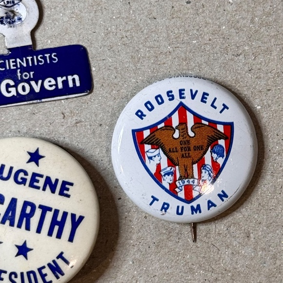 Scientists for McGovern: Political Pinback Campaign Buttons - Picture 7 of 8